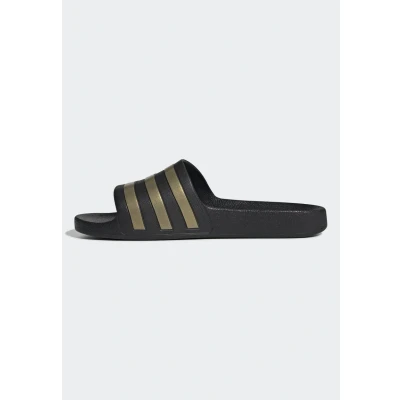 Obrázok používateľa adidas Sportswear Adilette AQUA Bazénové šmýkačky, Veľkosť: 47 1/3, core black gold met blackTopánky